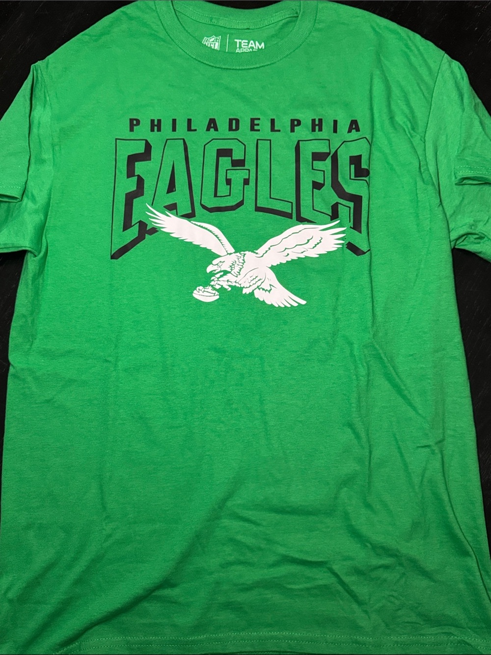 Team Apparel Philadelphia Eagles Green Graphic Tee